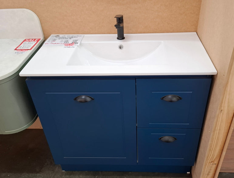 Ex-Display: Nevada Classic 900mm Floor Standing Vanity with Ceramic Top